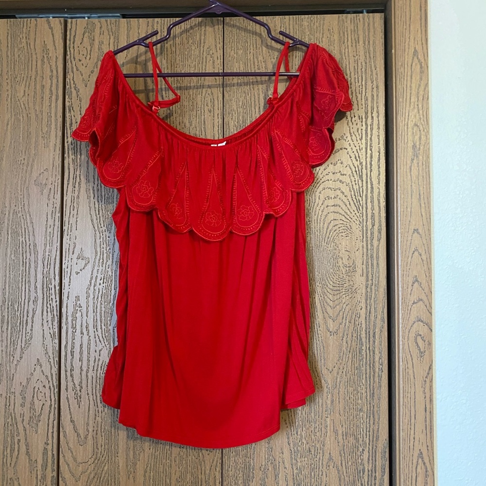 Off shoulder shirt
